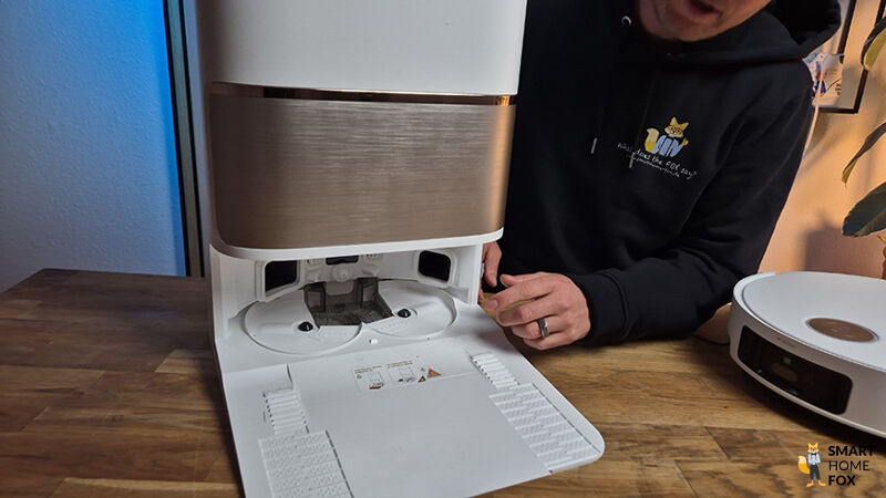 Das AceClean DryBoard der Ultra-Station des Dreame L50 ist zu sehen.